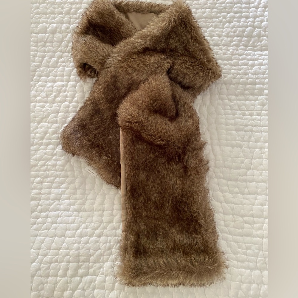 Garnet Hill faux fur scarf. - Picture 3 of 5